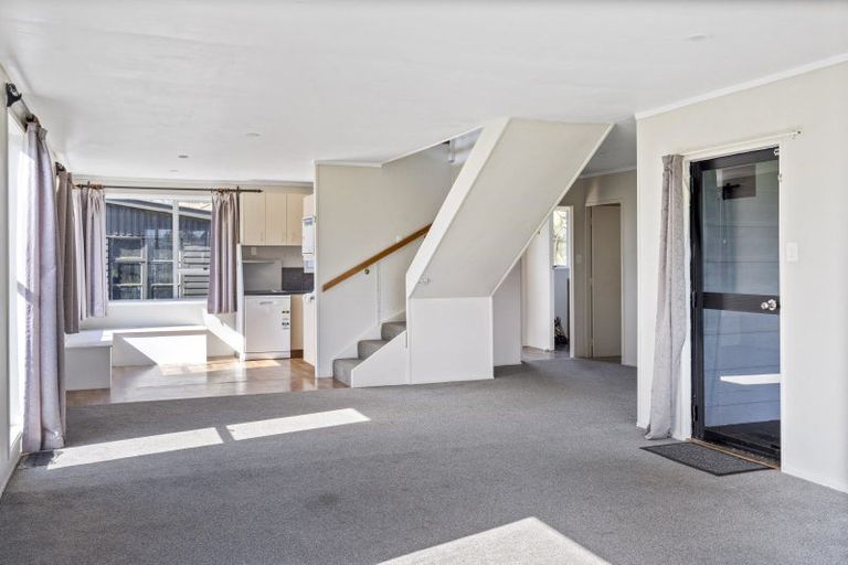 Photo of property in 4 Guernsey Place, Fitzherbert, Palmerston North, 4410