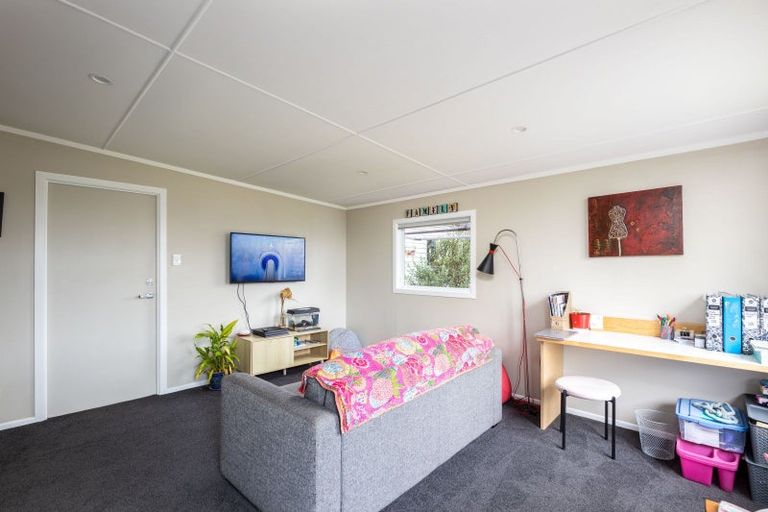 Photo of property in 18 Pukatea Street, Inglewood, 4330