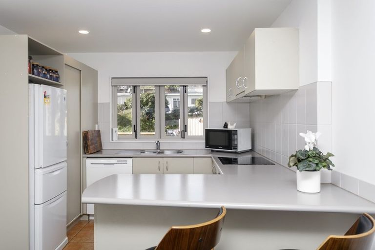 Photo of property in 208 Lake Terrace, Hilltop, Taupo, 3330