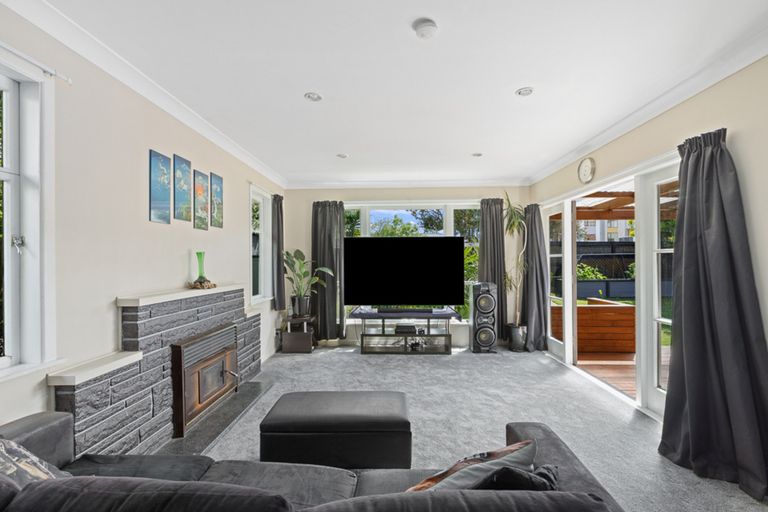 Photo of property in 102 Taikata Road, Te Atatu Peninsula, Auckland, 0610