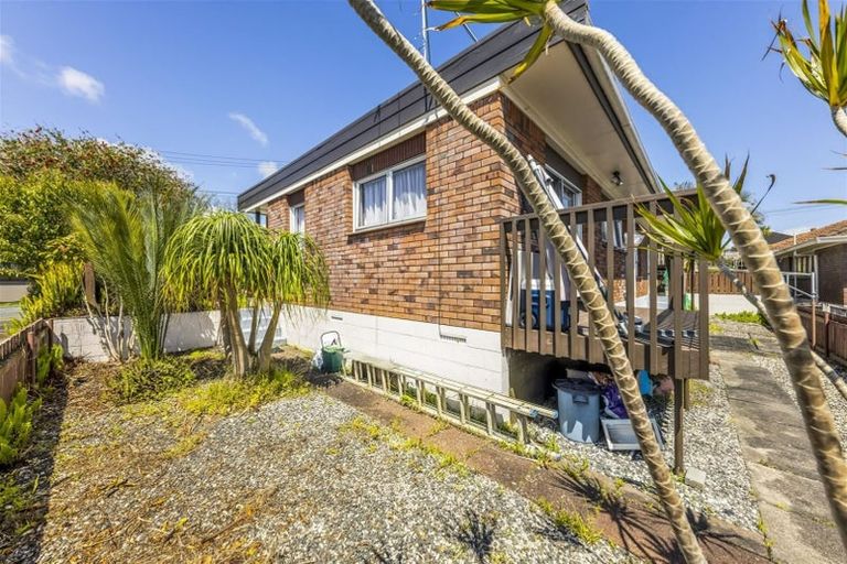 Photo of property in 5 Marlene Avenue, Te Atatu South, Auckland, 0610