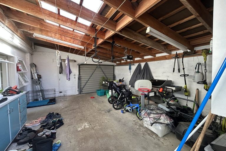 Photo of property in 74 Akaroa Drive, Maupuia, Wellington, 6022