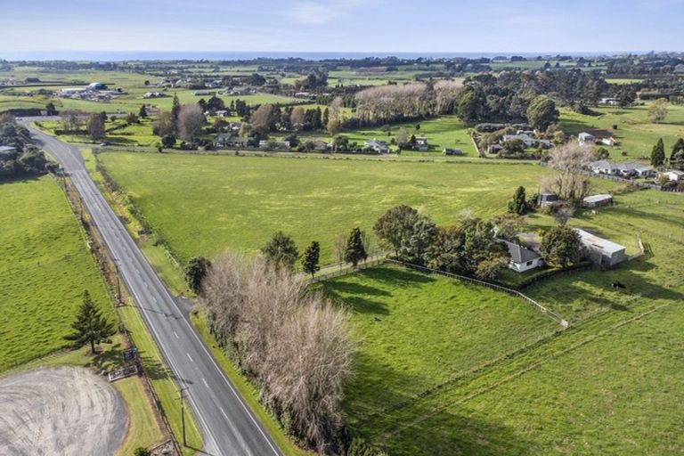 Photo of property in 41 Mountain Road, Sentry Hill, New Plymouth, 4373
