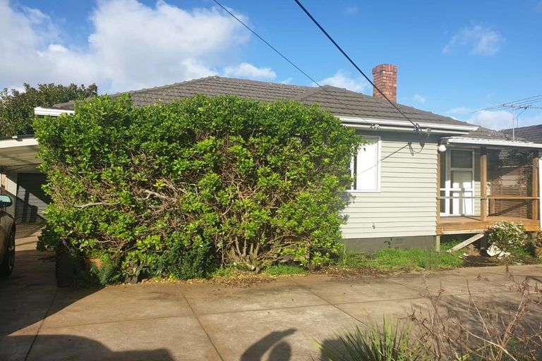 Photo of property in 8 River Road, Te Atatu Peninsula, Auckland, 0610