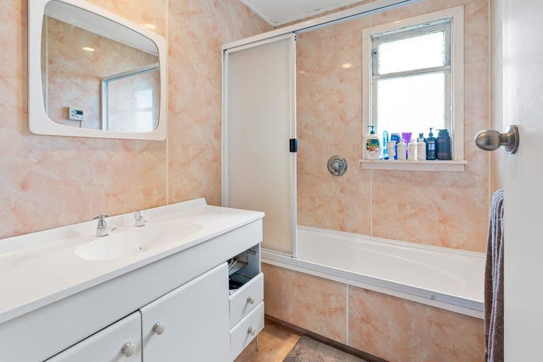 Photo of property in 30 Teignmouth Street, Abbotsford, Dunedin, 9018