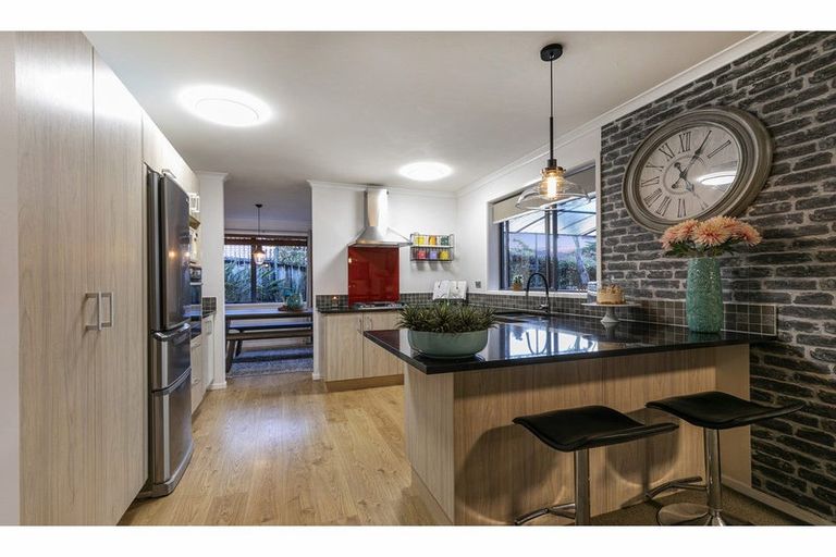 Photo of property in 17 Matija Place, Red Beach, 0932