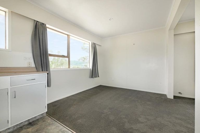 Photo of property in 79 Stewart Drive, Newlands, Wellington, 6037