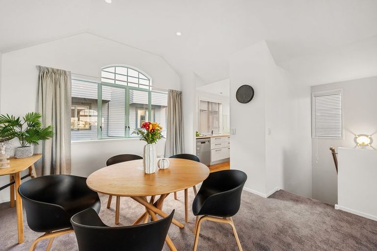 Photo of property in 93a Kelburn Parade, Kelburn, Wellington, 6012