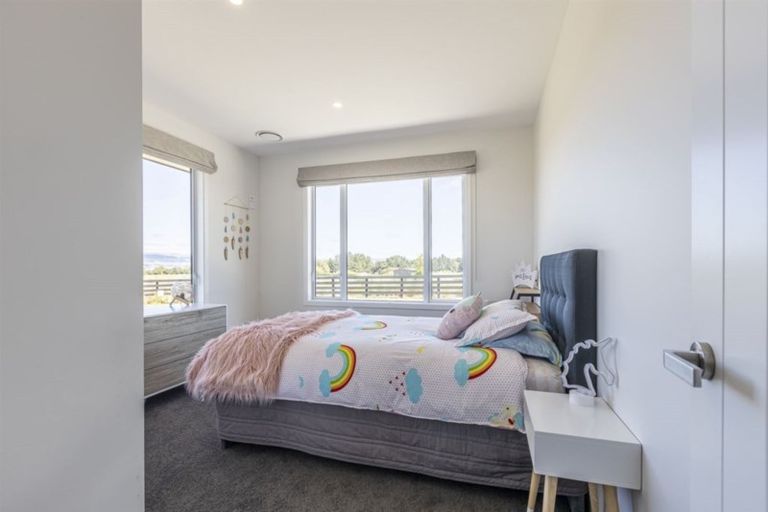 Photo of property in 33 Hartwell Drive, Kelvin Grove, Palmerston North, 4470