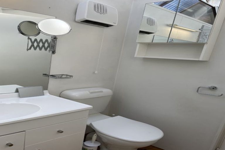 Photo of property in 25 Kopiko Road, Titirangi, Auckland, 0604