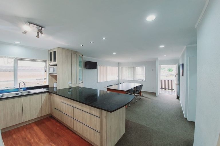 Photo of property in 2 Bill Phillip Place, Clendon Park, Auckland, 2103