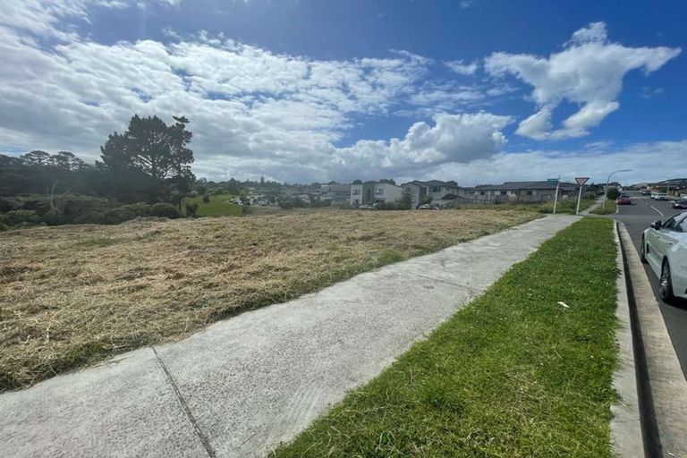 Photo of property in 1 Kaimai Avenue, Massey, 0614