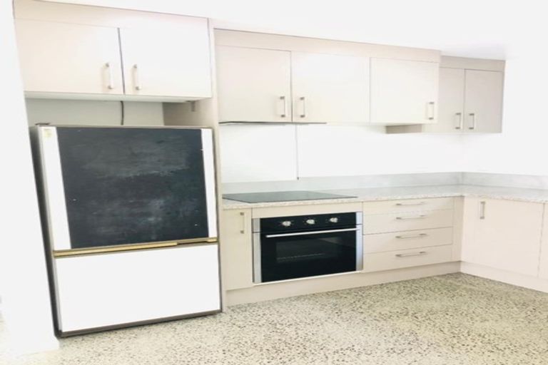 Photo of property in 9 Humphrey Kemp Avenue, Henderson, Auckland, 0612