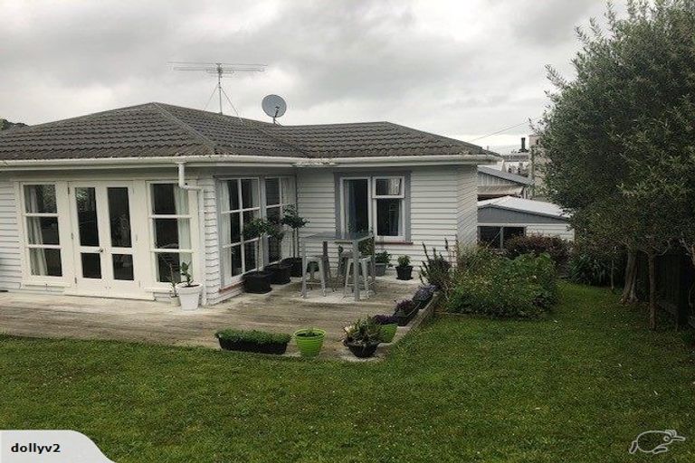 Photo of property in 8a Manuka Street, Miramar, Wellington, 6022