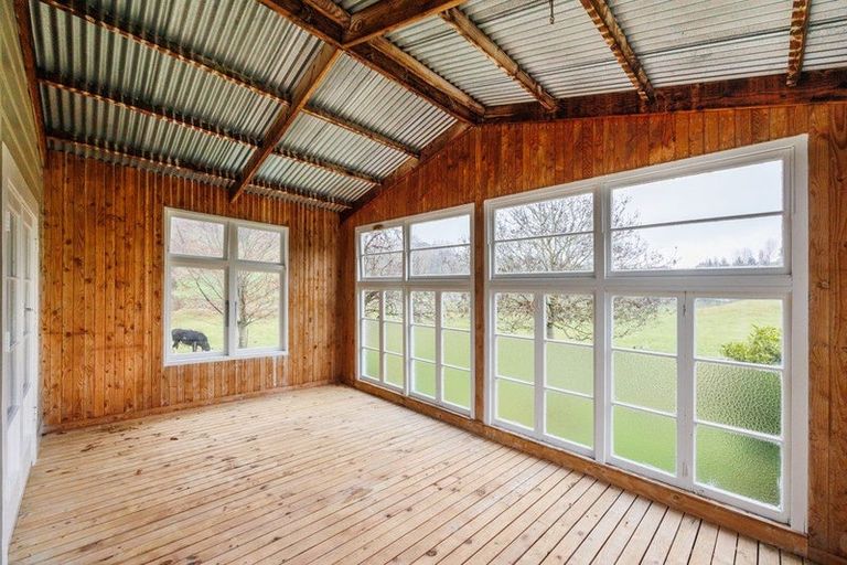 Photo of property in 56 Ongo Road, Hunterville, 4730