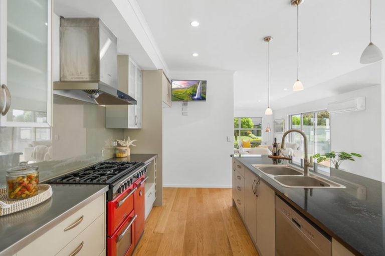 Photo of property in 21 Westpark Drive, Burnside, Christchurch, 8053