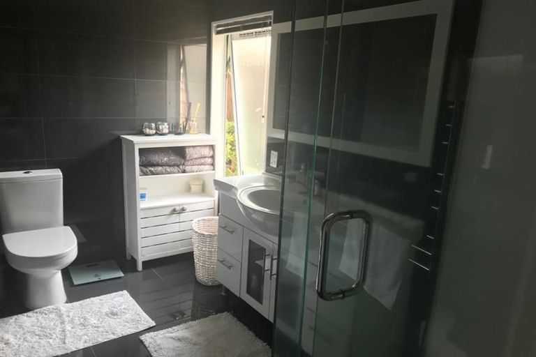 Photo of property in 24 Randwick Place, Randwick Park, Auckland, 2105