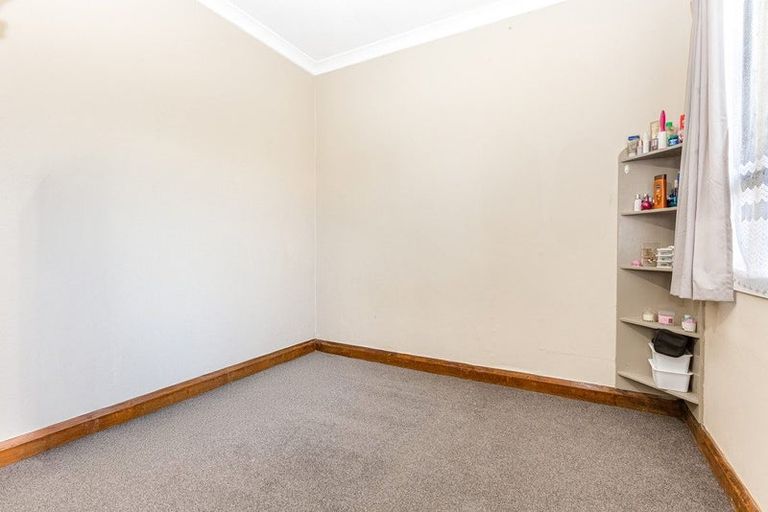 Photo of property in 81 Northland Road, Northland, Wellington, 6012