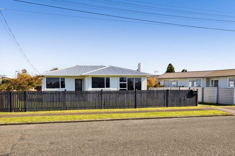 Photo of property in 13 Murray Avenue, Hawera, 4610
