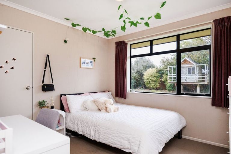 Photo of property in 46 Geneva Terrace, Kelvin Grove, Palmerston North, 4414