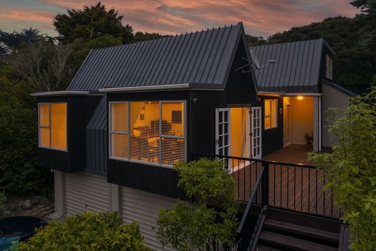 Photo of property in 21 Solander Place, Whitby, Porirua, 5024