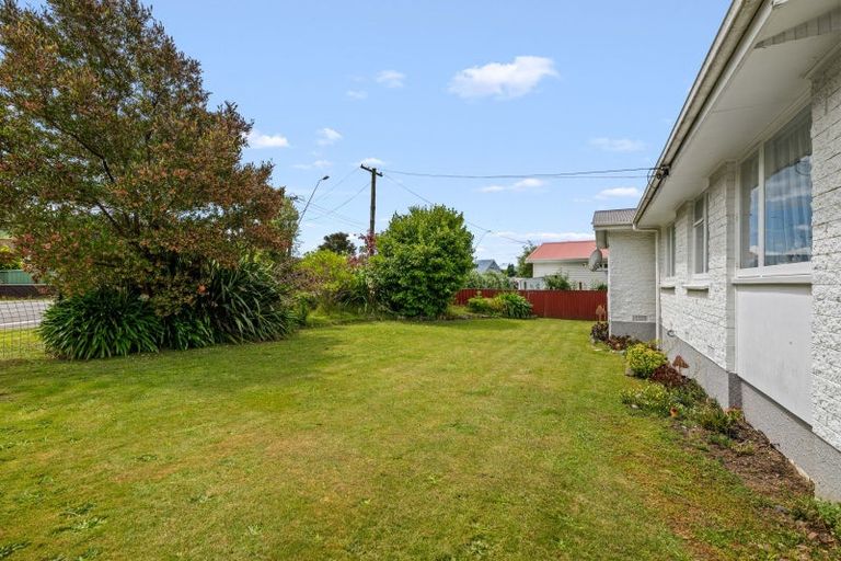Photo of property in 14 Wairau Road, Picton, 7220