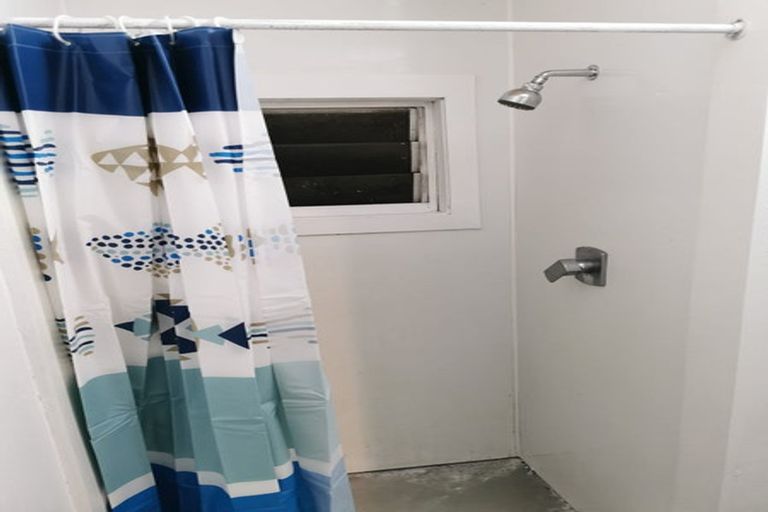 Photo of property in 88 Newlands Road, Newlands, Wellington, 6037