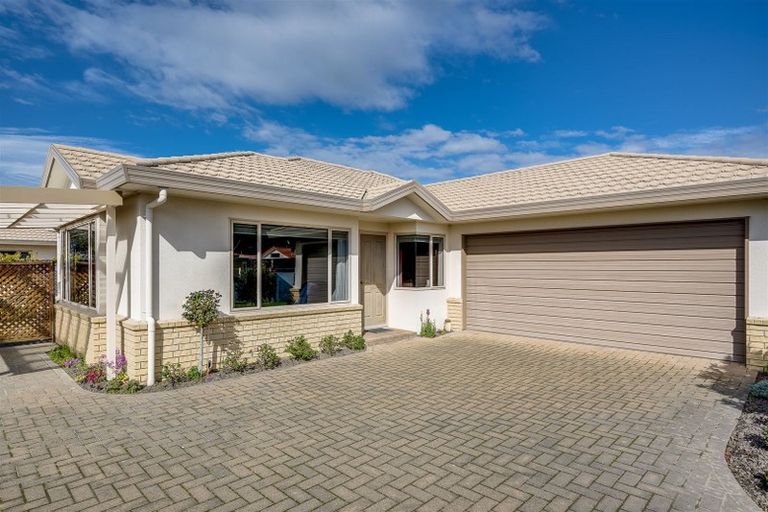 Photo of property in 75 Kensington Drive, Taradale, Napier, 4112
