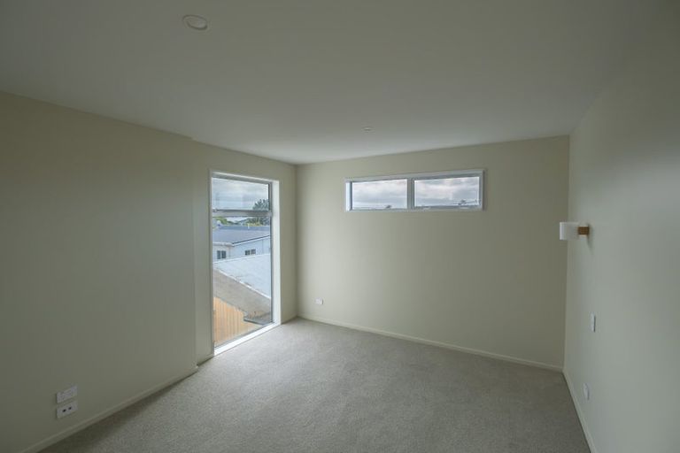 Photo of property in 5a Gill Avenue, Te Atatu Peninsula, Auckland, 0610