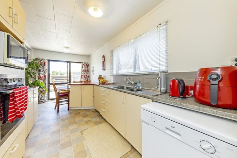 Photo of property in 175 Mahia Road, Wattle Downs, Auckland, 2103