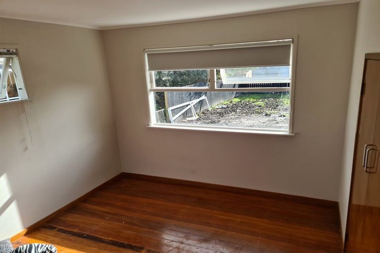 Photo of property in 1 Coburg Street, Henderson, Auckland, 0612