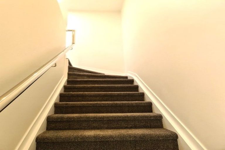 Photo of property in 4/28 Ludlow Terrace, Totara Vale, Auckland, 0627