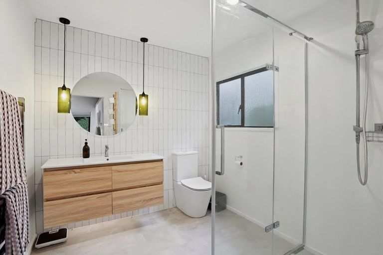 Photo of property in 189 Shaw Road, Oratia, Auckland, 0604