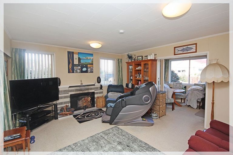Photo of property in 12 Nuku Street, Tangimoana, 4822