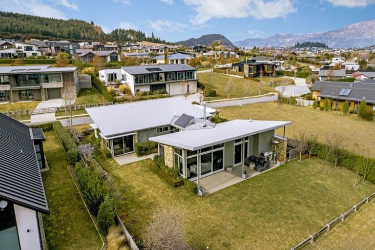 Photo of property in 20 Greenbelt Place, Wanaka, 9305