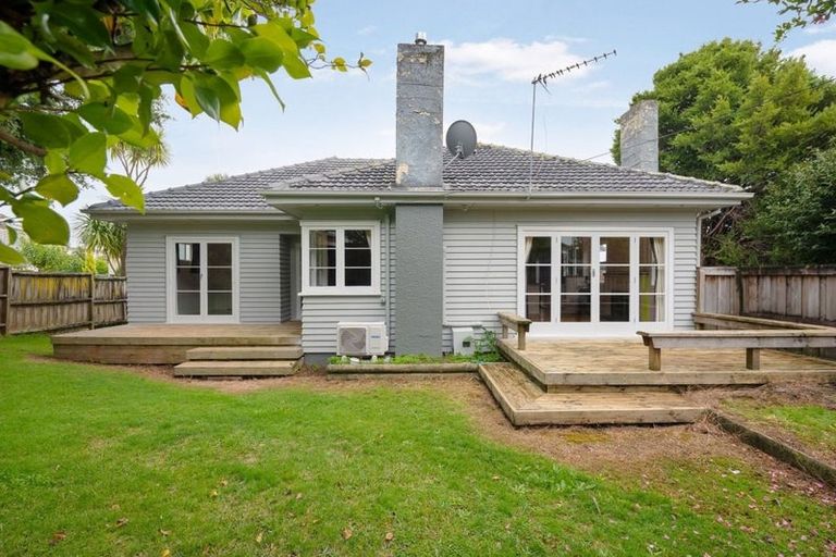 Photo of property in 36 Forest Lake Road, Forest Lake, Hamilton, 3200