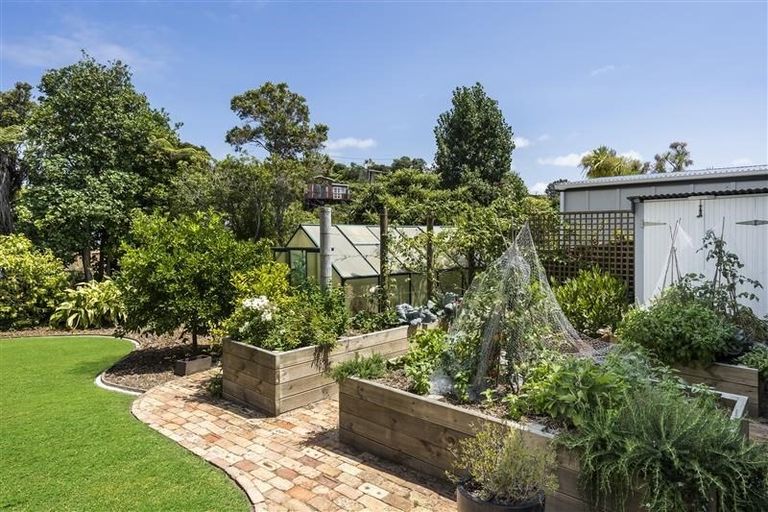 Photo of property in 18 Marie Avenue, Red Beach, 0932