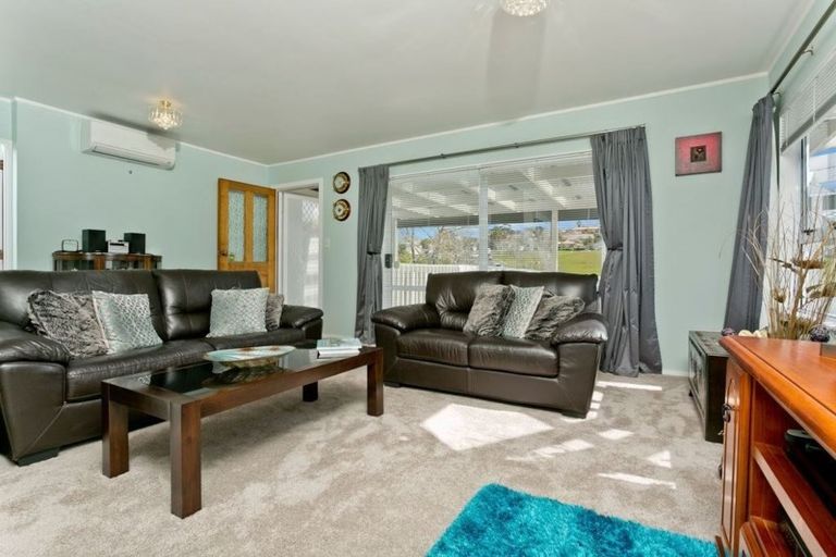 Photo of property in 74 Barbados Drive, Unsworth Heights, Auckland, 0632