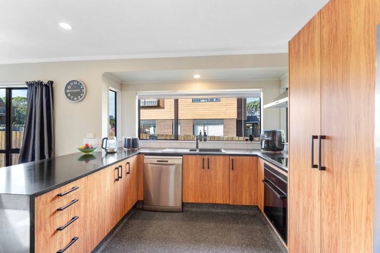 Photo of property in 16 The Avenue, Paraparaumu Beach, Paraparaumu, 5032