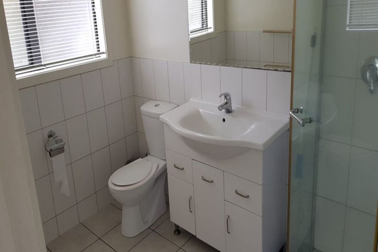 Photo of property in 8c Schnapper Rock Road, Schnapper Rock, Auckland, 0632
