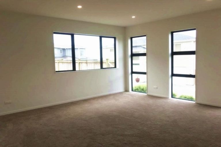 Photo of property in 18 Spyglass Street, Red Beach, 0932