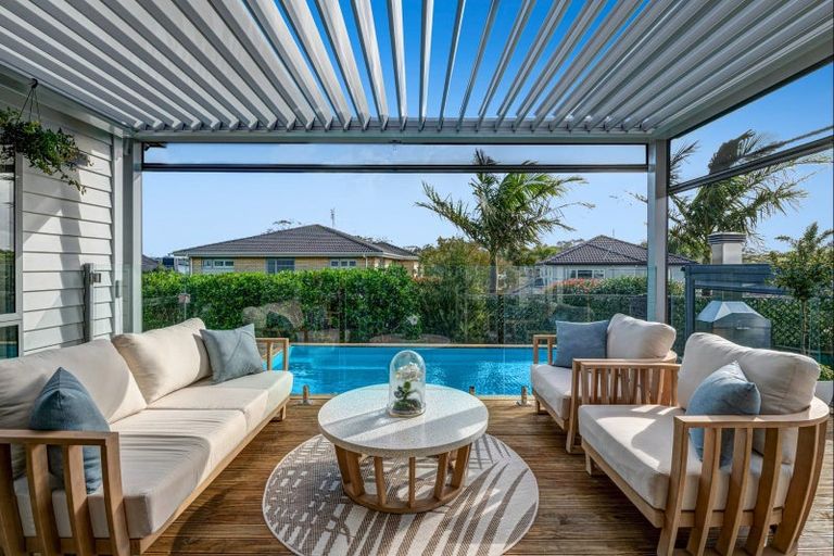 Photo of property in 12 Vera Court, Silverdale, 0932