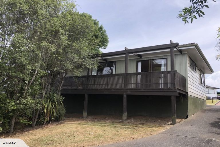 Photo of property in 4 Moxham Grove, Massey, Auckland, 0614