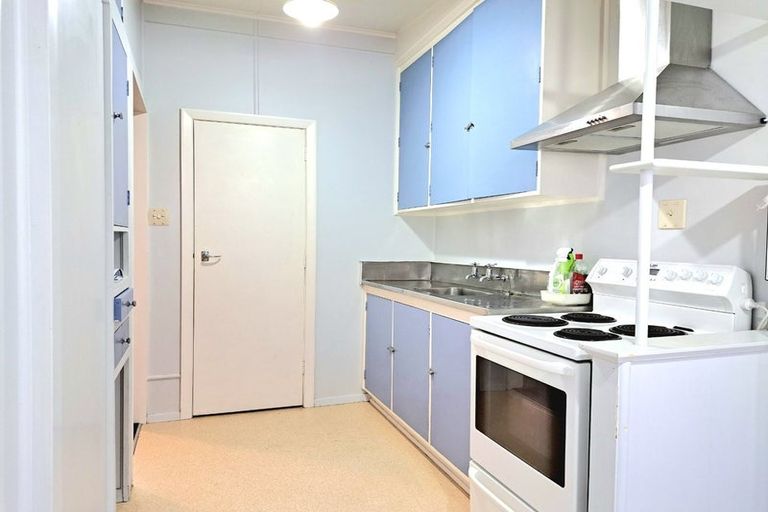 Photo of property in 33 Queen Street, Upper Hutt Central, Upper Hutt, 5018
