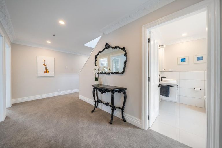 Photo of property in 29 Padnell Crescent, Paparangi, Wellington, 6037