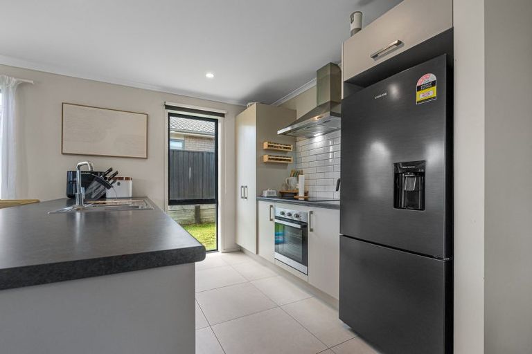 Photo of property in 16 Pioneer Crescent, Omokoroa, 3114