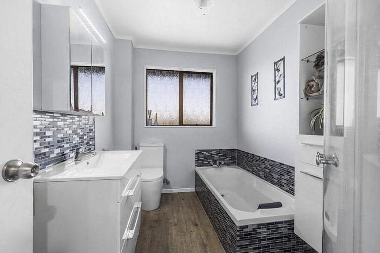 Photo of property in 27a The Anchorage, Whitby, Porirua, 5024