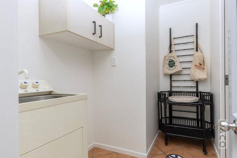 Photo of property in 28 Great North Road, Riverhead, 0820