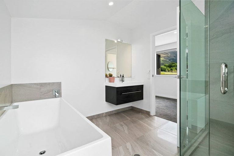 Photo of property in 137 Meadowstone Drive, Wanaka, 9305