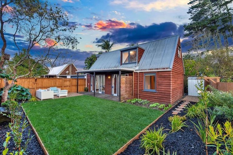 Photo of property in 2/5 Putney Place, Ranui, Auckland, 0612